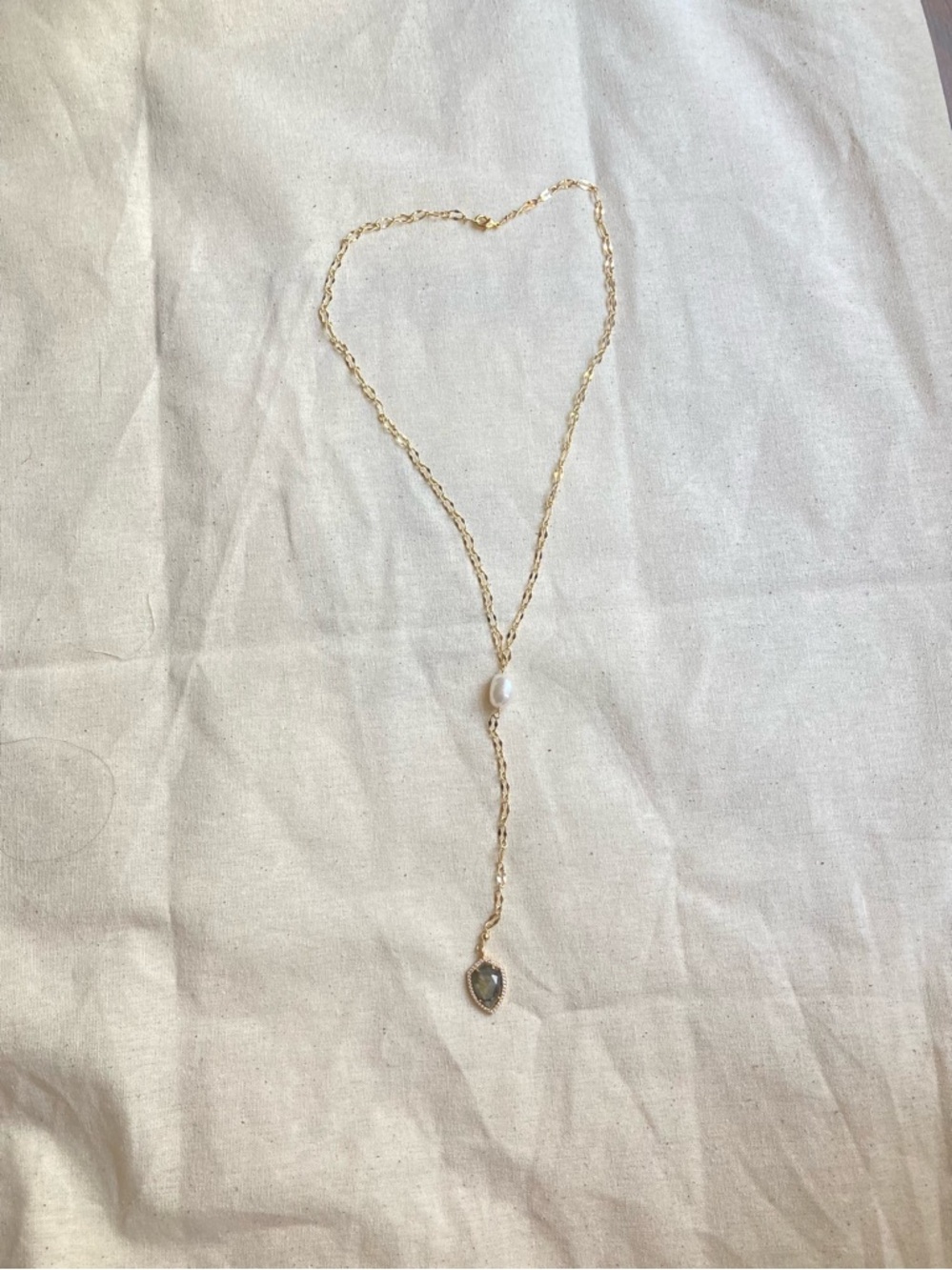 Elegant gold lariat necklace